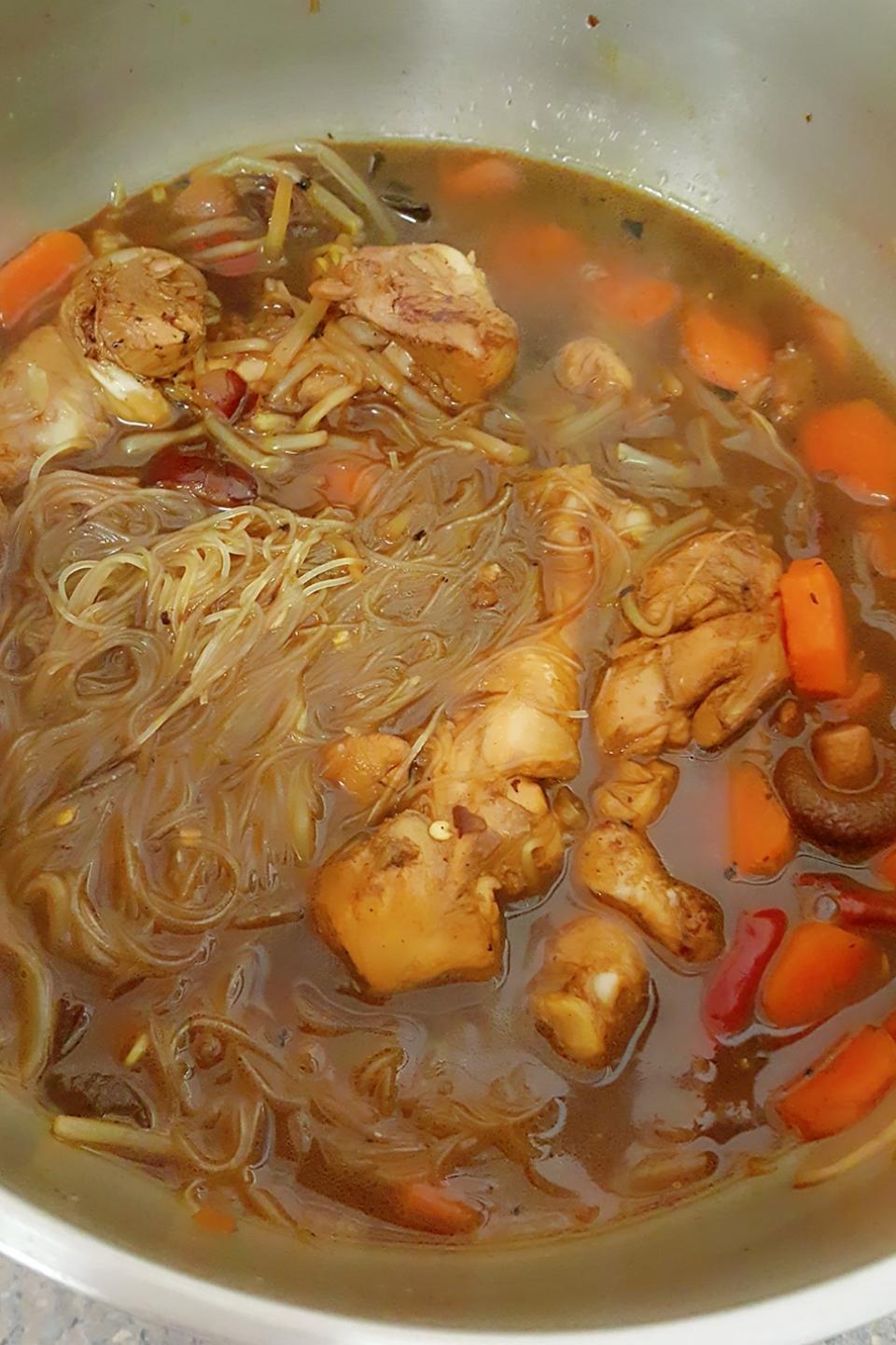 小鸡炖蘑菇