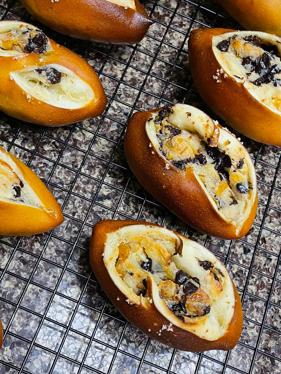 【配方分享】边过马路边“过早” 黑芝麻碱水包