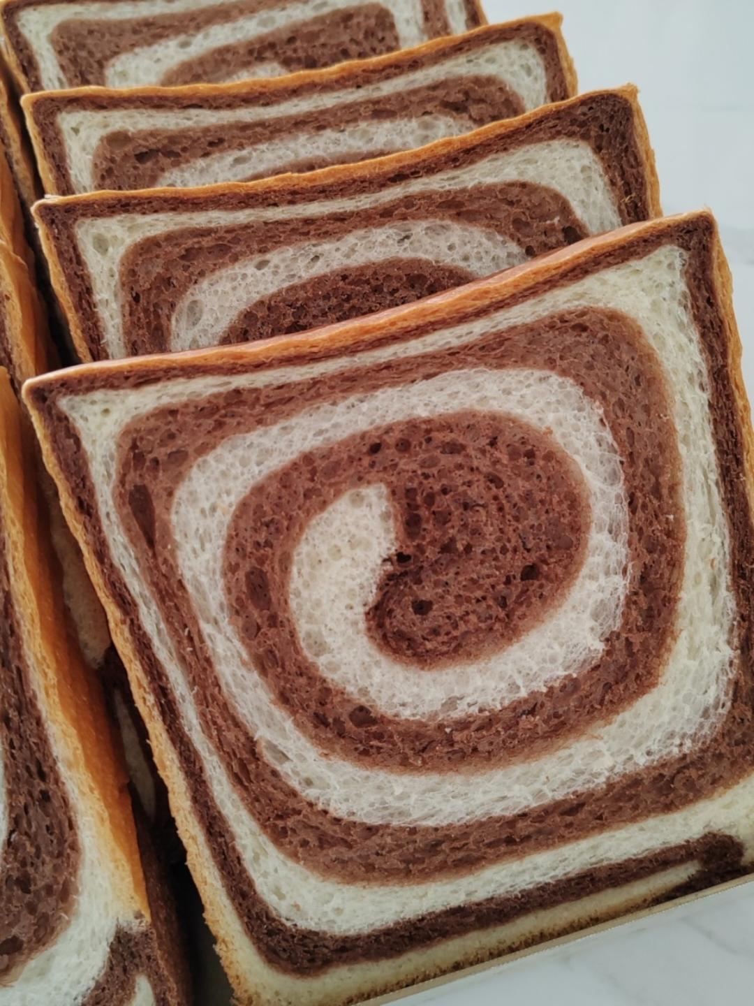 双倍快乐的「巧克力双色吐司」