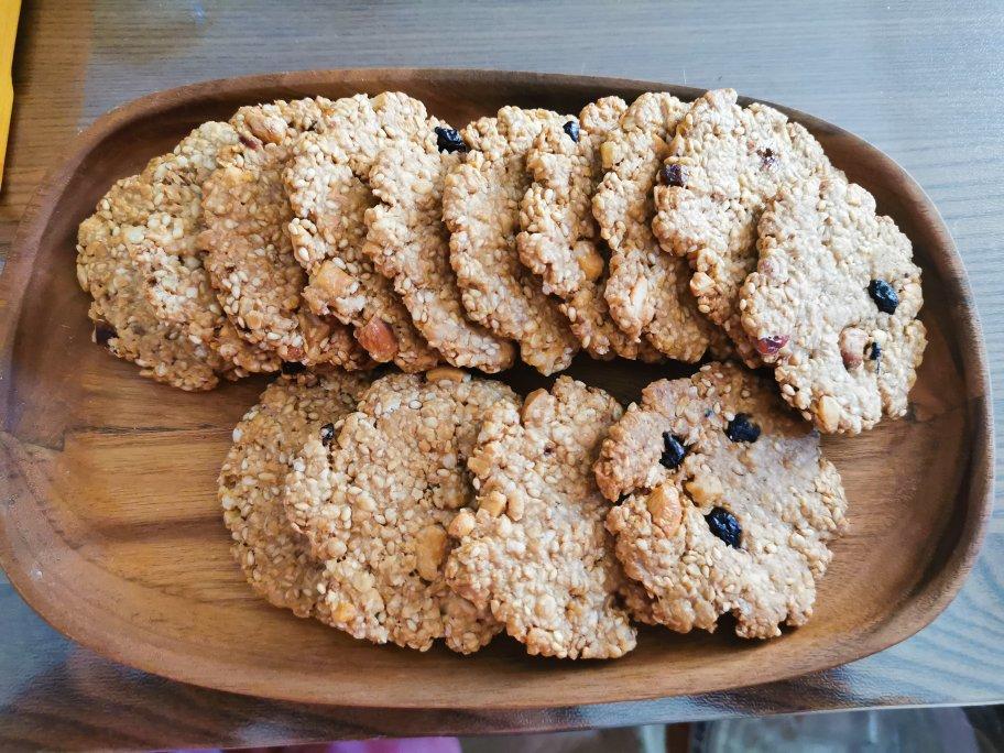 素食:有机燕麦芝麻大饼干