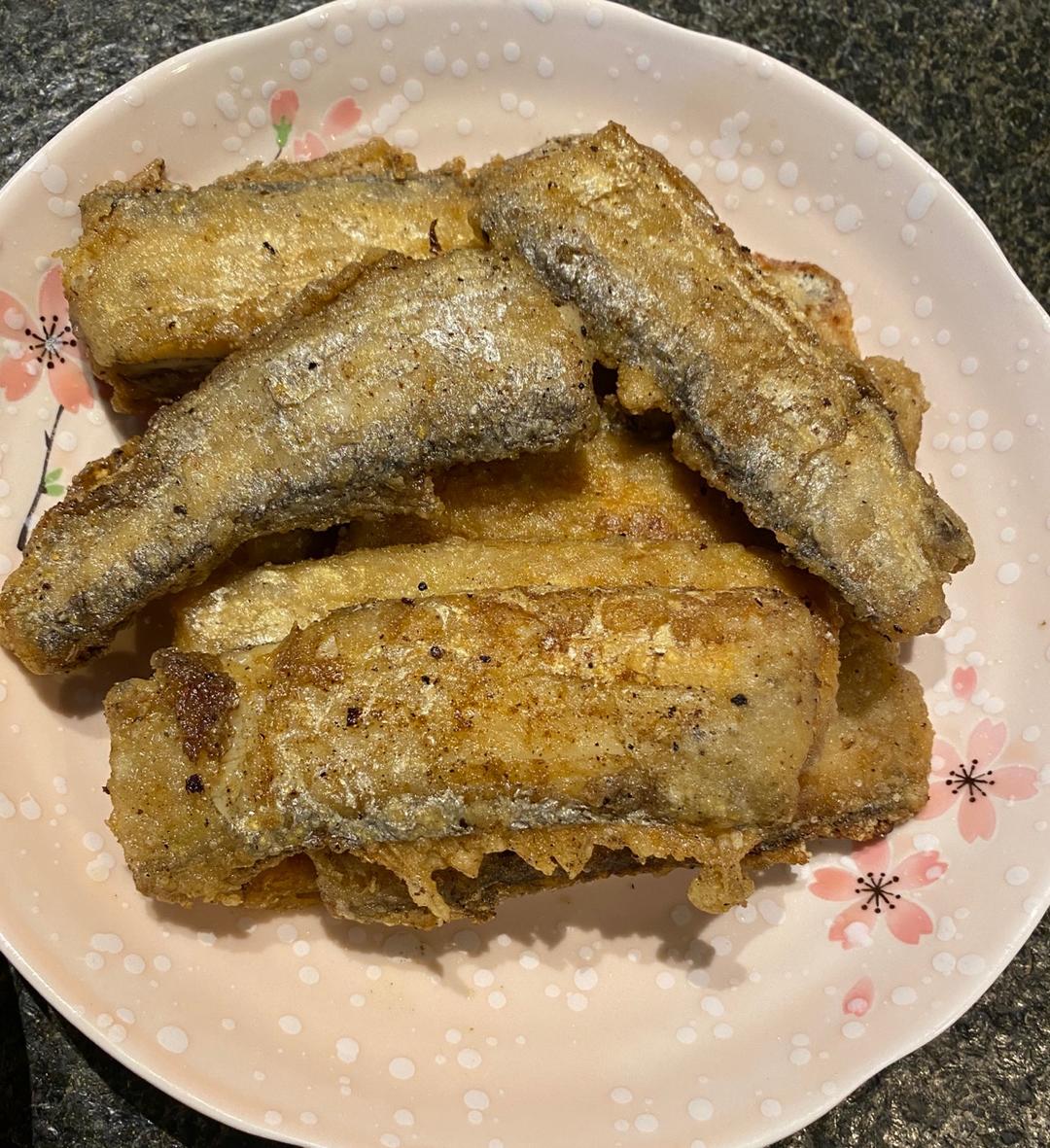 干炸带鱼（裹粉与不裹粉对比版）