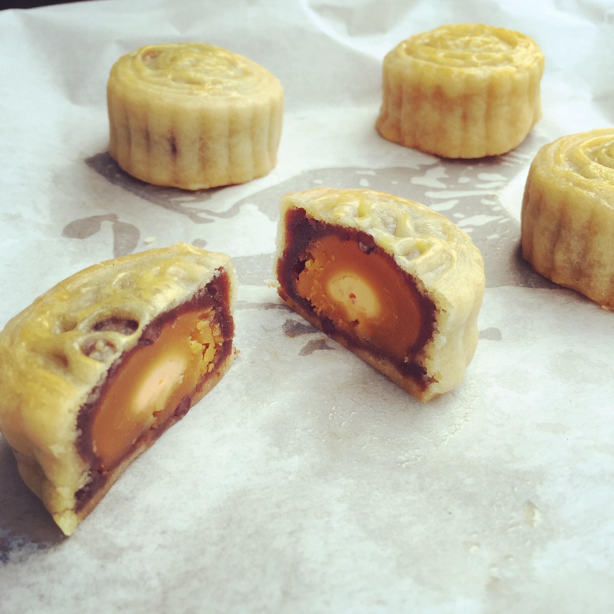 广式月饼—蛋黄莲蓉月饼