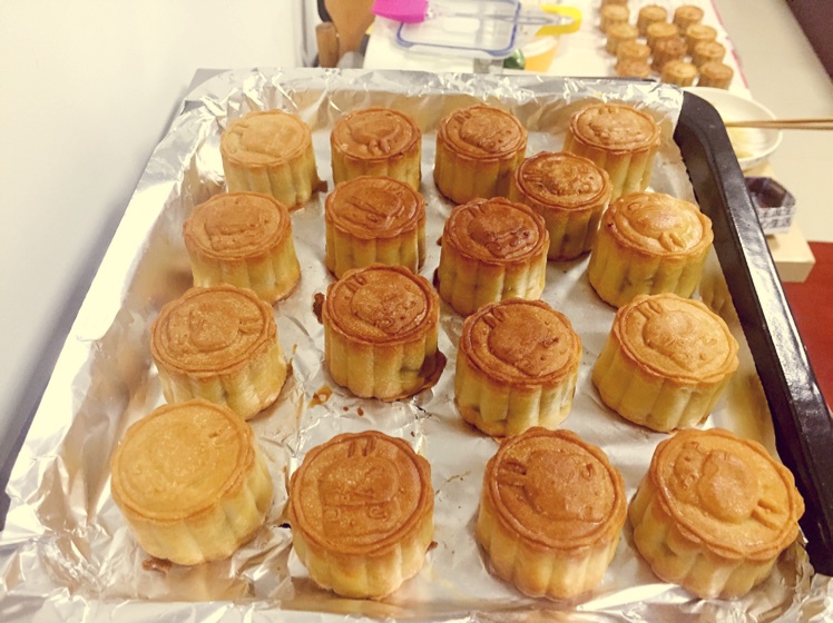广式月饼—蛋黄莲蓉月饼