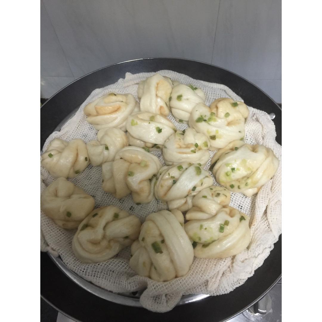 葱油花卷 Steamed Roll
