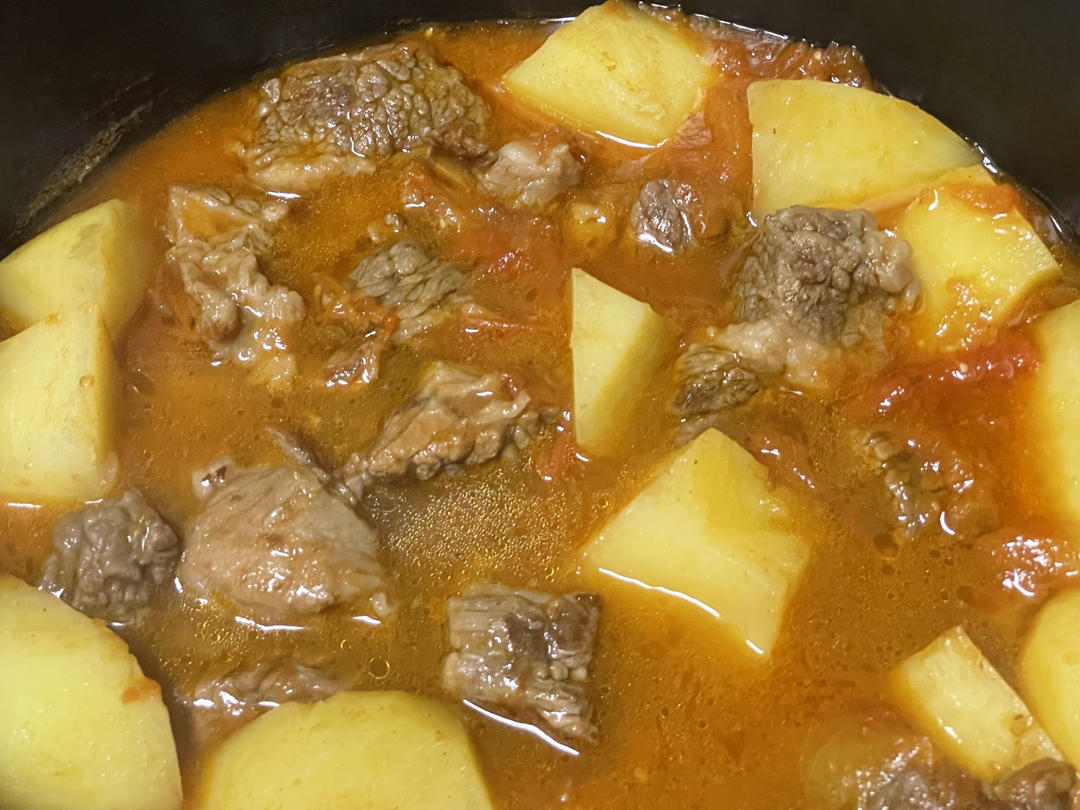 汤浓肉嫩的番茄牛腩，牛腩软烂秘法