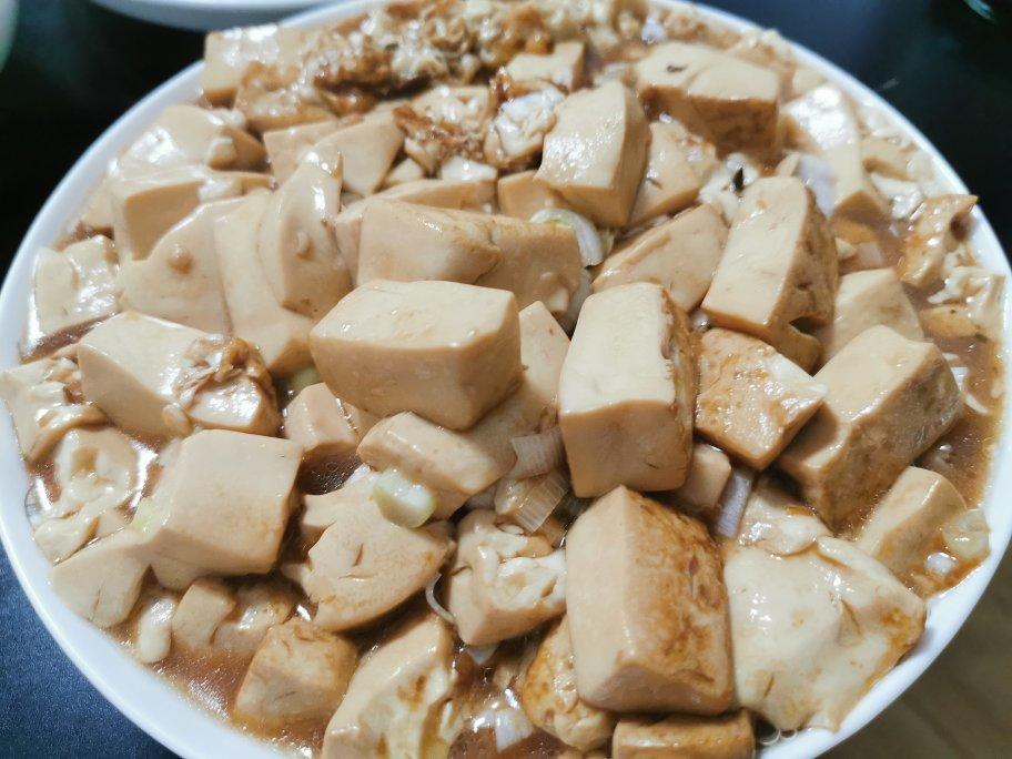 不放肉也超下饭的葱焖豆腐