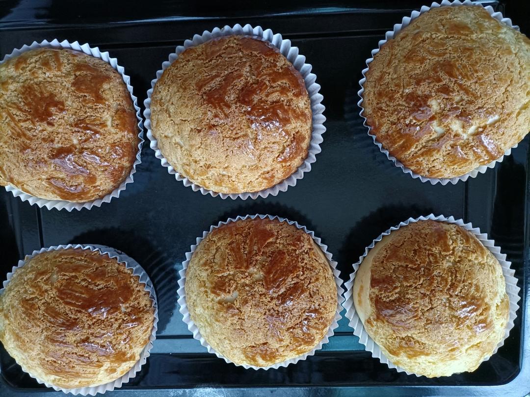 做100款面包の12：在家开茶餐厅!港式菠萝包 –不划格子自然裂开的香酥脆皮！菠萝油/酥皮包