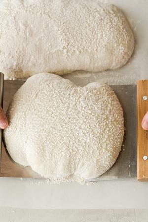 意大利经典面包—夏巴塔面包的做法 步骤7