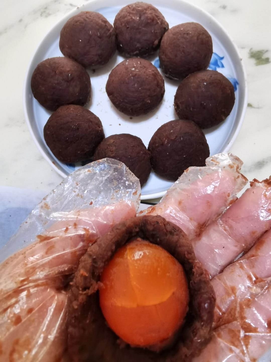 蛋黄酥（超详细步骤，附红豆沙馅做法）