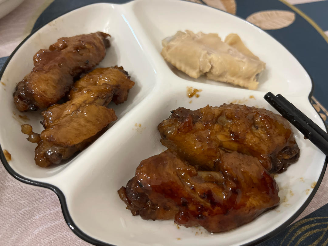 做法超简单的可乐鸡翅😍好吃到舔盘