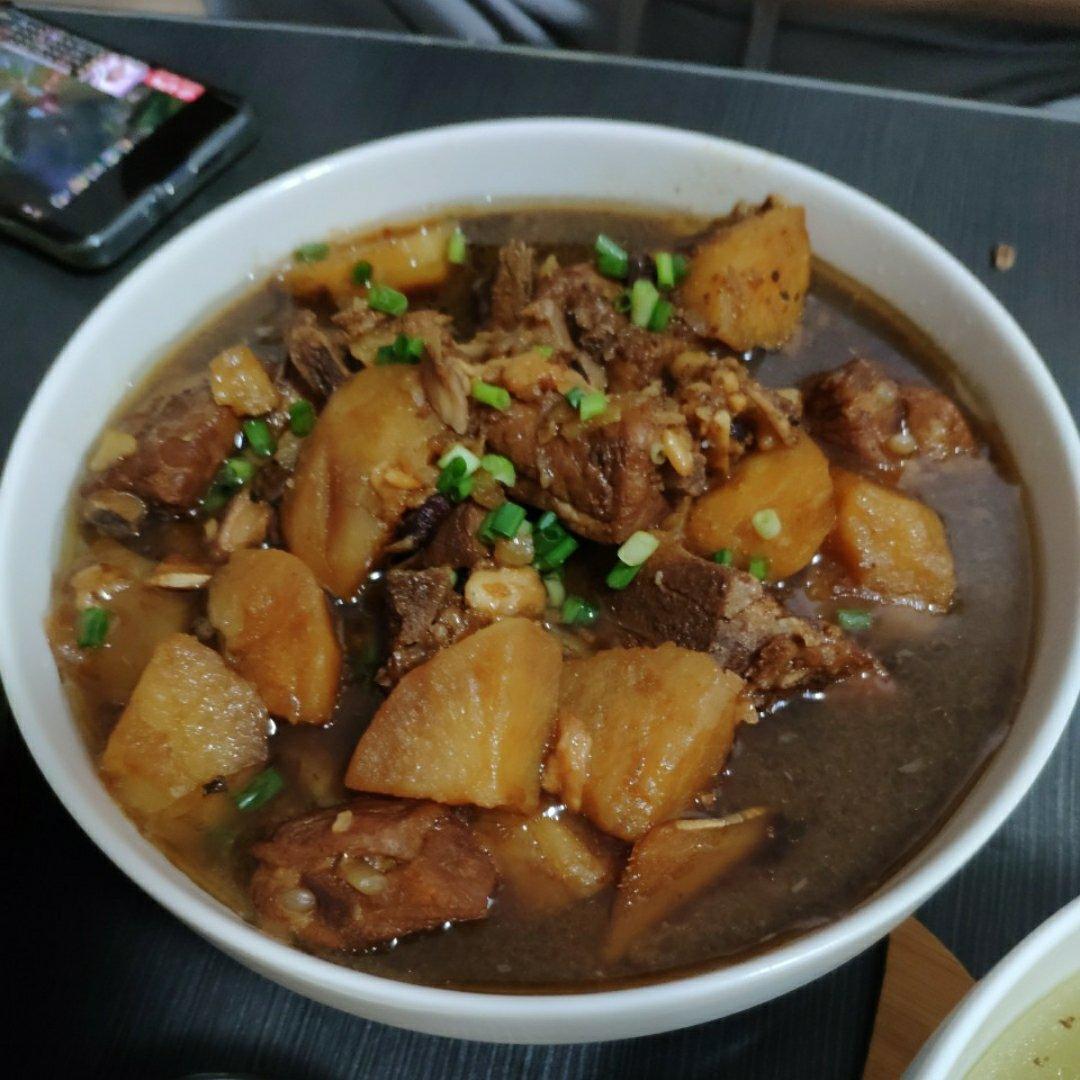 高压锅～土豆烧排骨