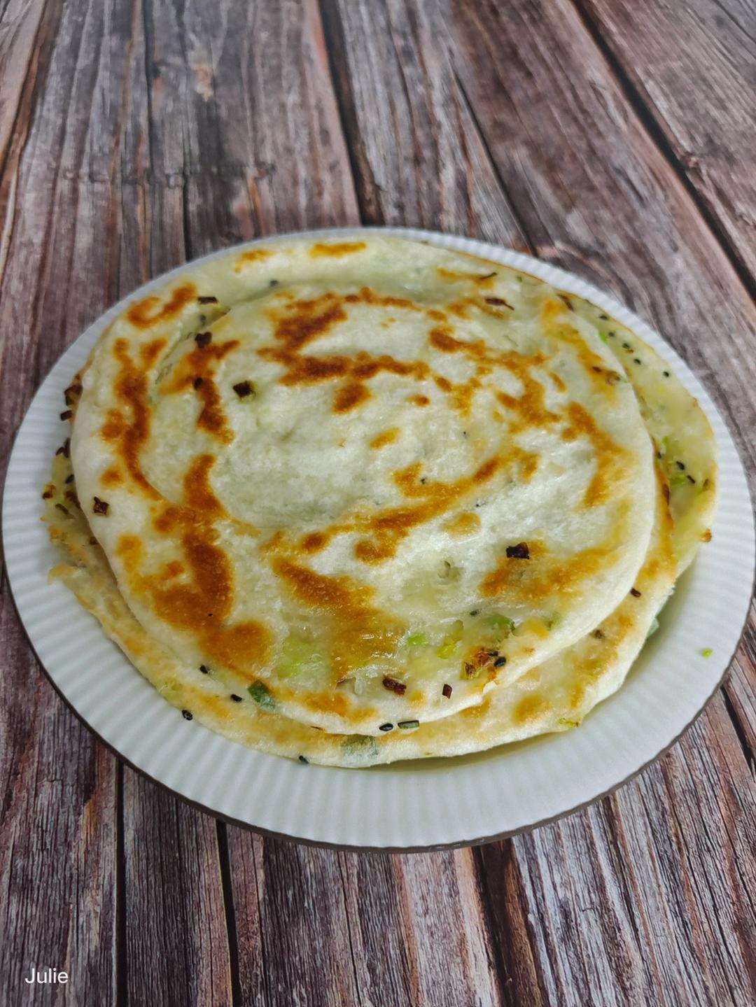 半发面家常葱油饼 凉了不硬 做法简单 附细节视频详解