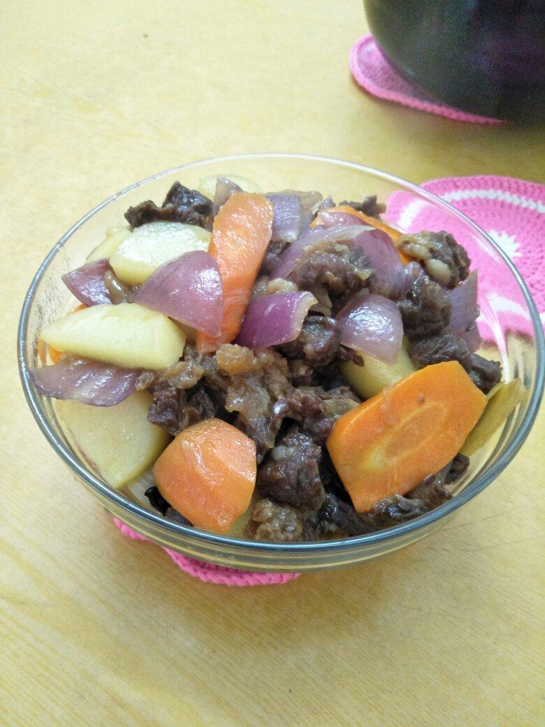 胡萝卜土豆烧牛腩