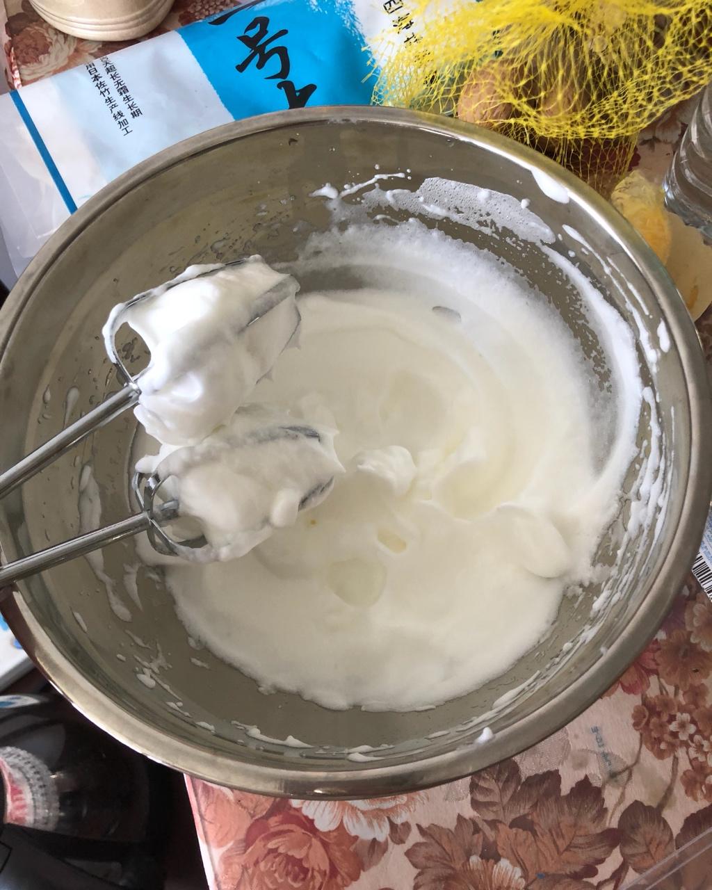 超简单完美戚风蛋糕（6寸2蛋）附打发、翻拌、脱模视频