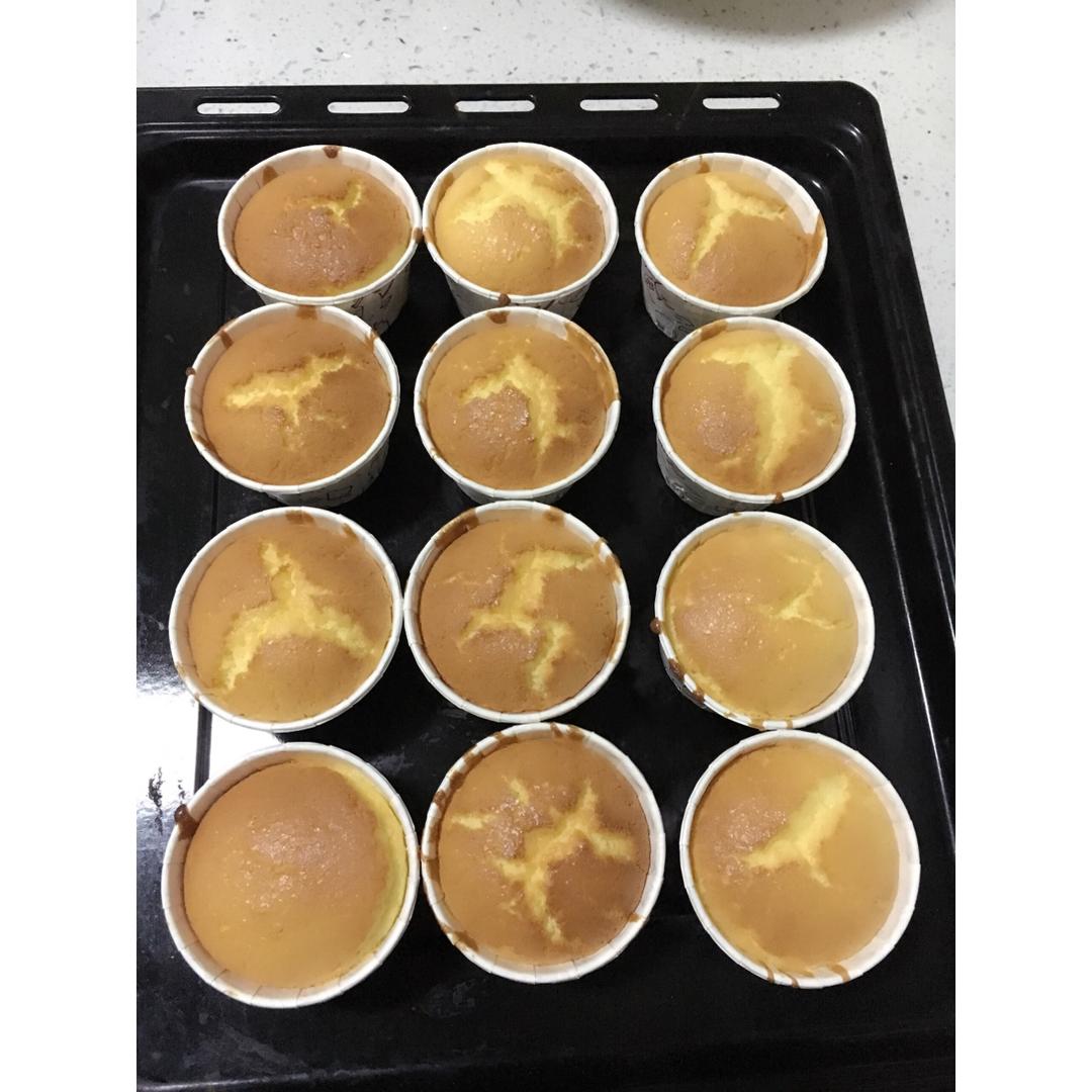 不会回缩的纸杯蛋糕