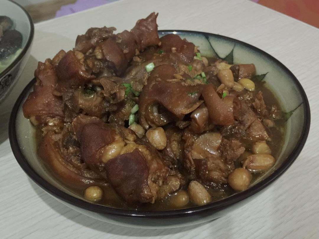 南乳花生猪脚煲