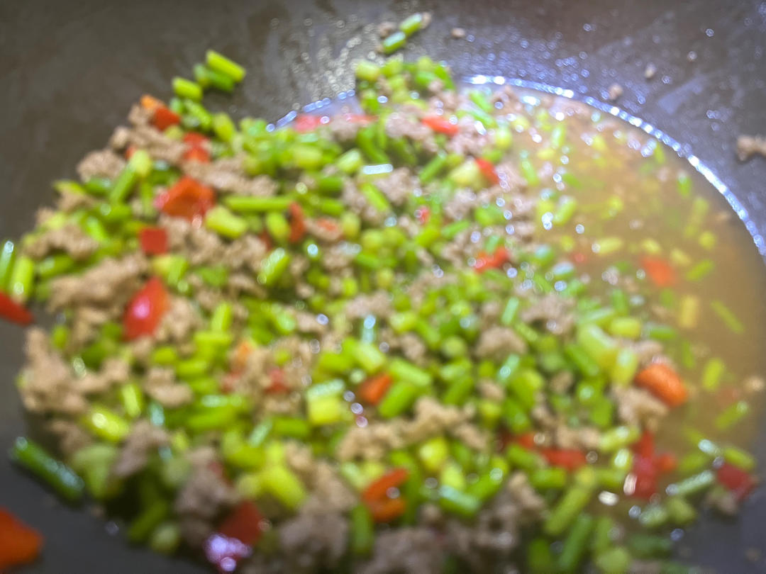快手又下饭 — 绝味肉沫炒蒜薹丁（苍蝇头（快来做！！！