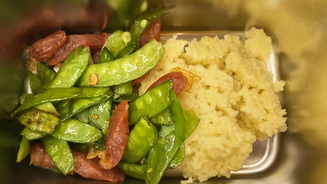 无比简单的荷兰豆炒腊肠，营养又好吃～！