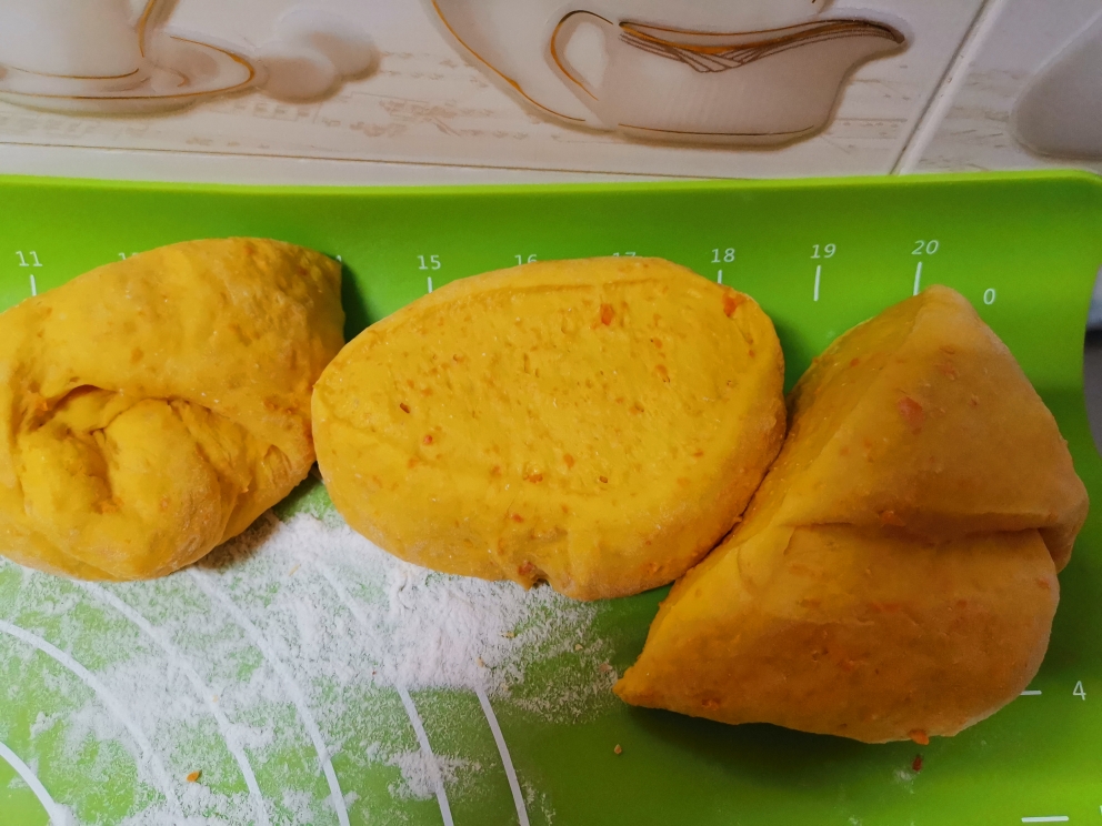 无油低糖原香南瓜面包蒸烤两吃的做法 步骤3