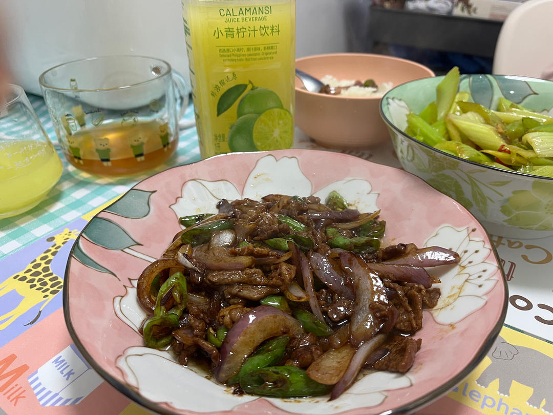 色香味俱全的洋葱炒肉
