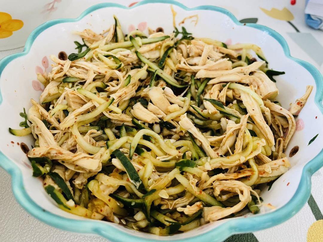 十五分钟搞定的快手菜：凉拌黄瓜鸡丝