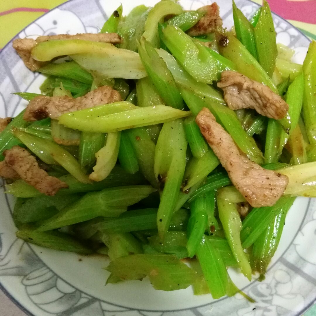 芹菜炒肉