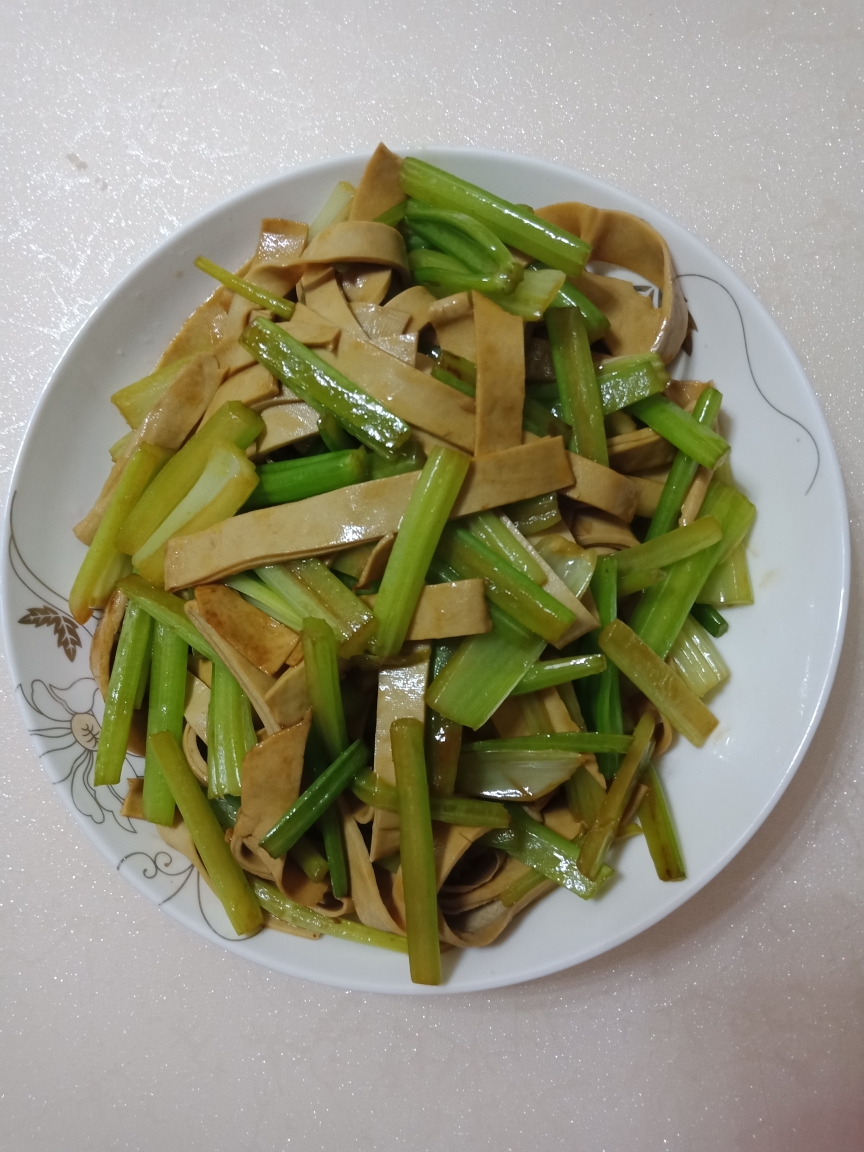 芹菜豆腐皮