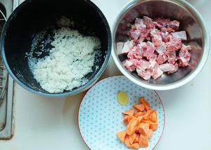 电饭锅排骨焖饭的做法 步骤1