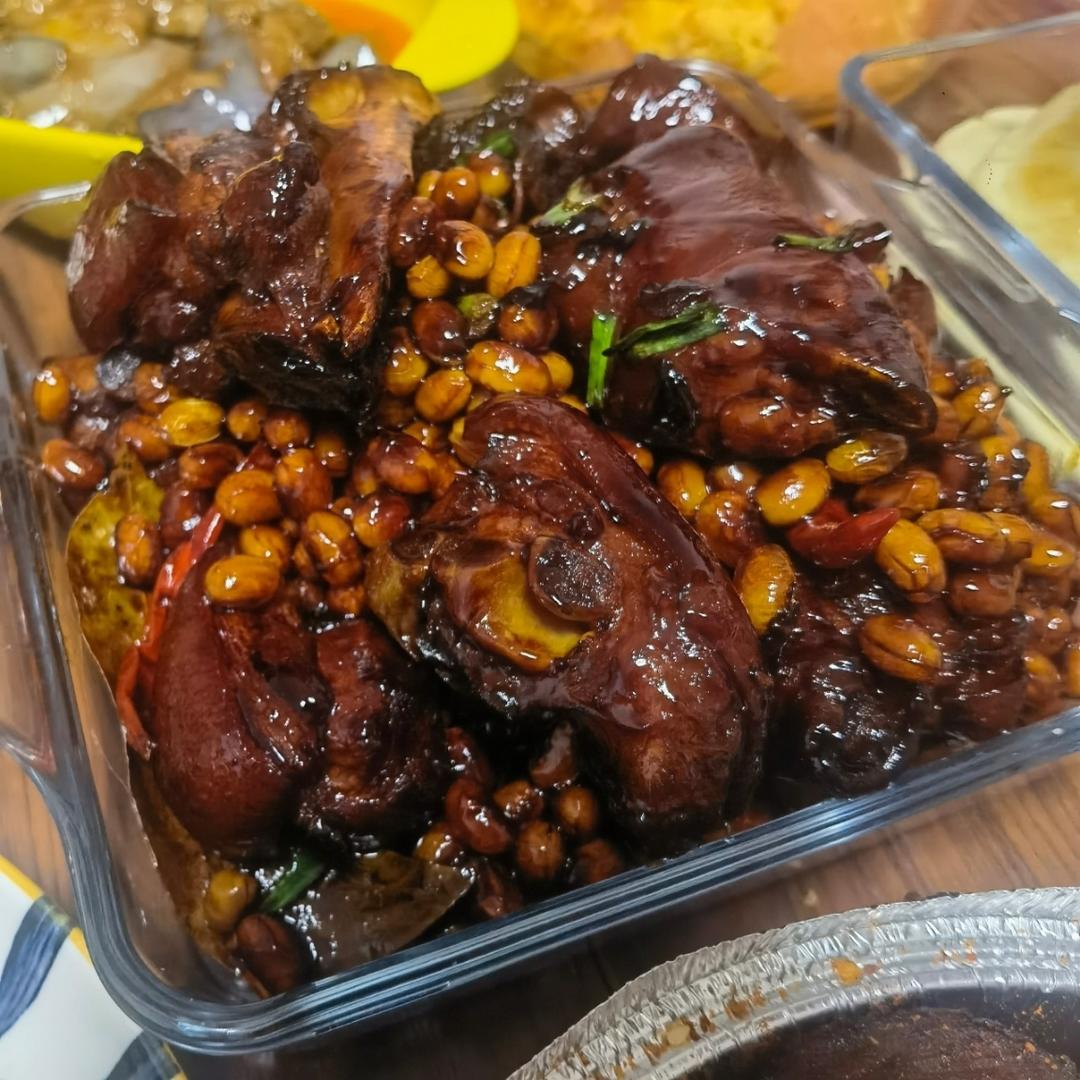 流口水的黄豆炖猪蹄