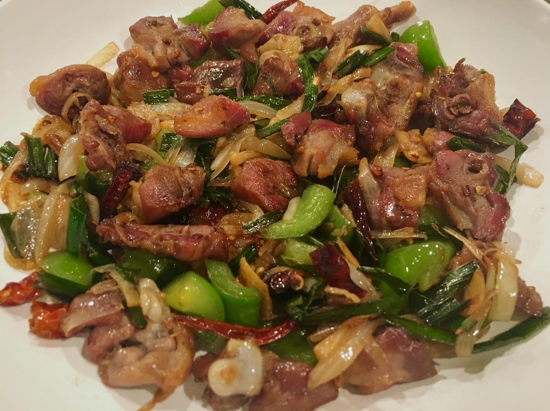 蒜苗炒腊鸭腿