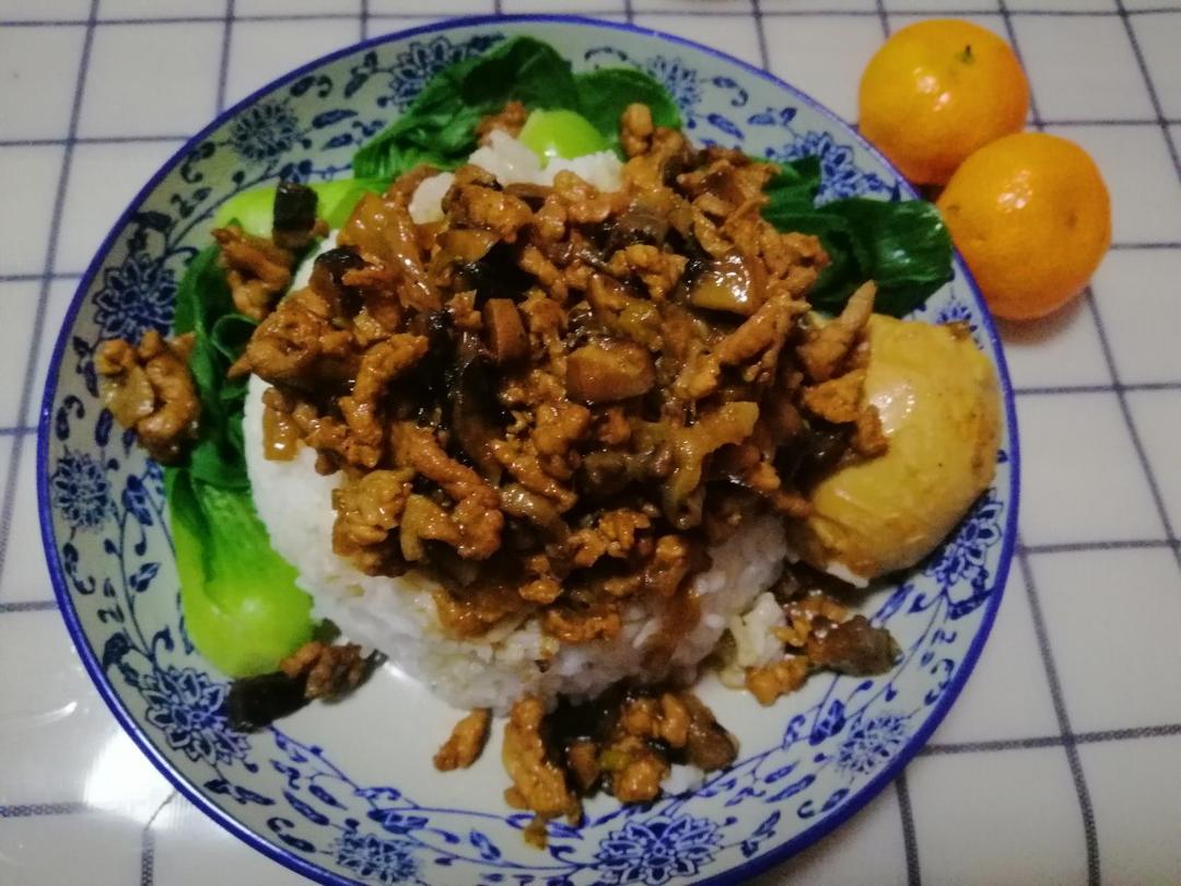 洋葱酥卤肉饭