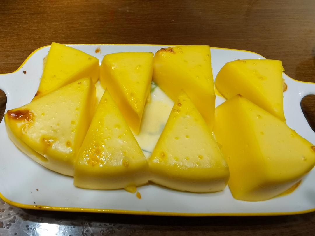黄金烤牛奶