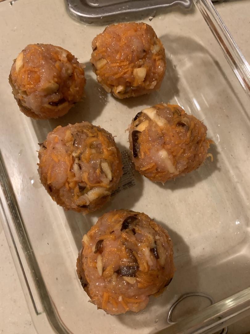香菇胡萝卜鸡胸肉丸