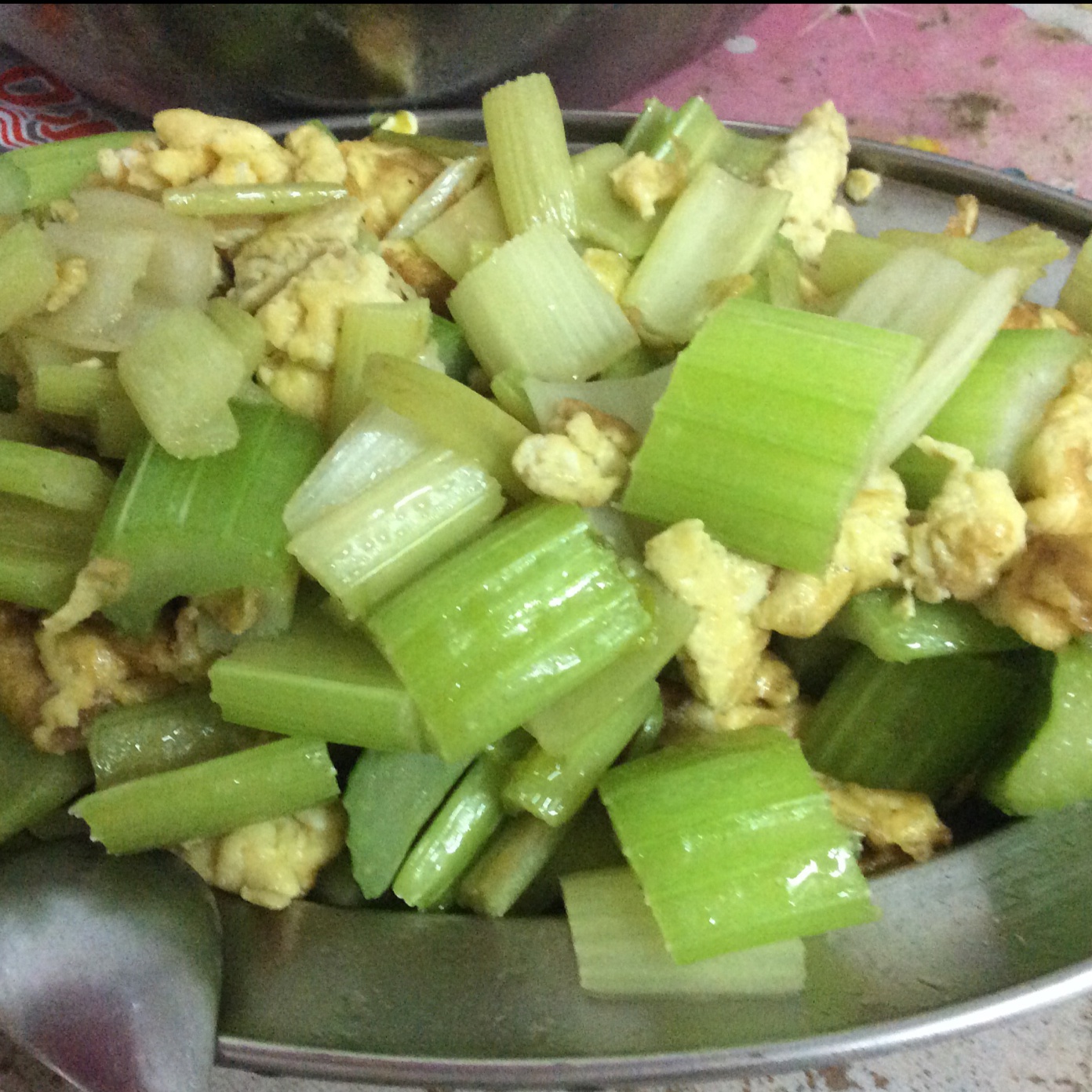 芹菜炒鸡蛋