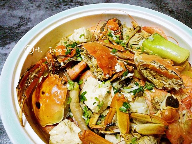 螃蟹+豆腐+海鲜菇= 一锅鲜
★中国菜★的做法