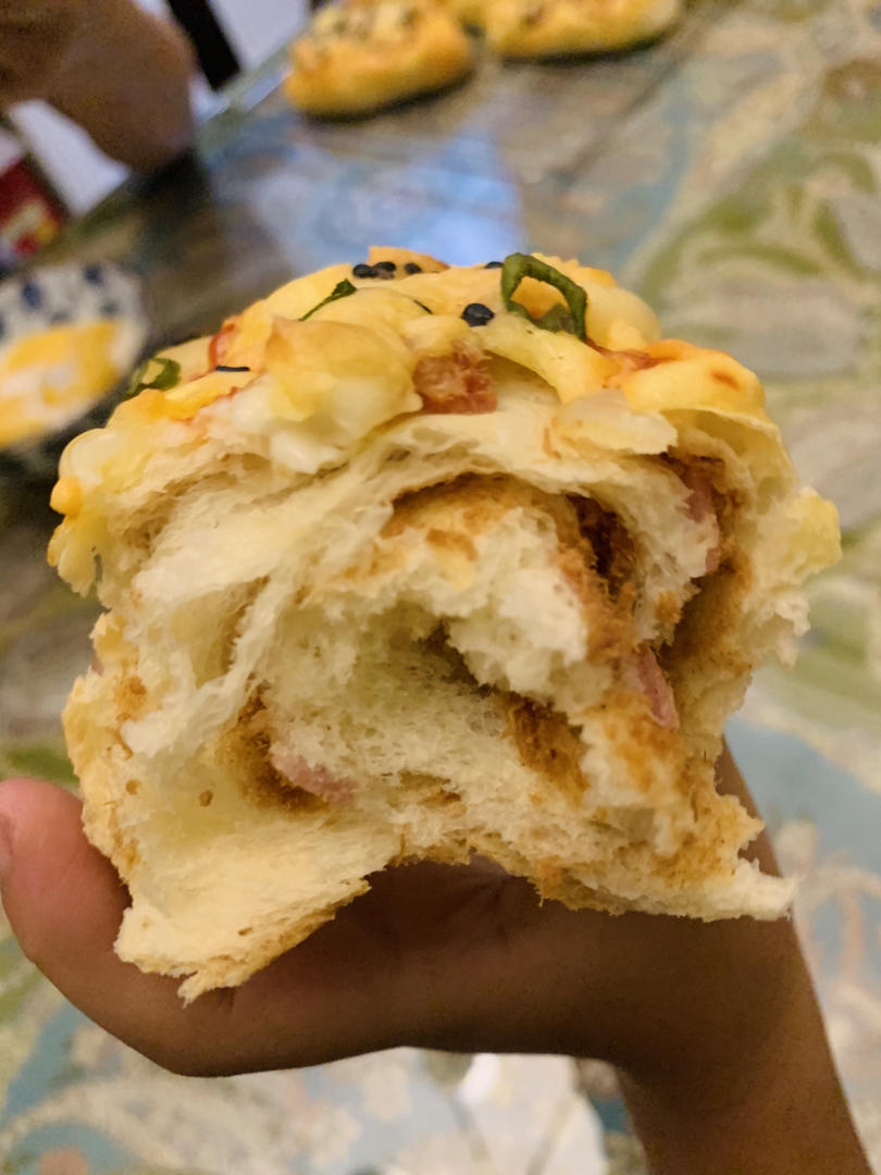 不停吃吃吃的蜗牛做的香葱火腿肉松面包