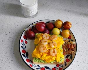 美味早餐🥑牛油果滑蛋虾仁三明治🥪的做法 步骤6