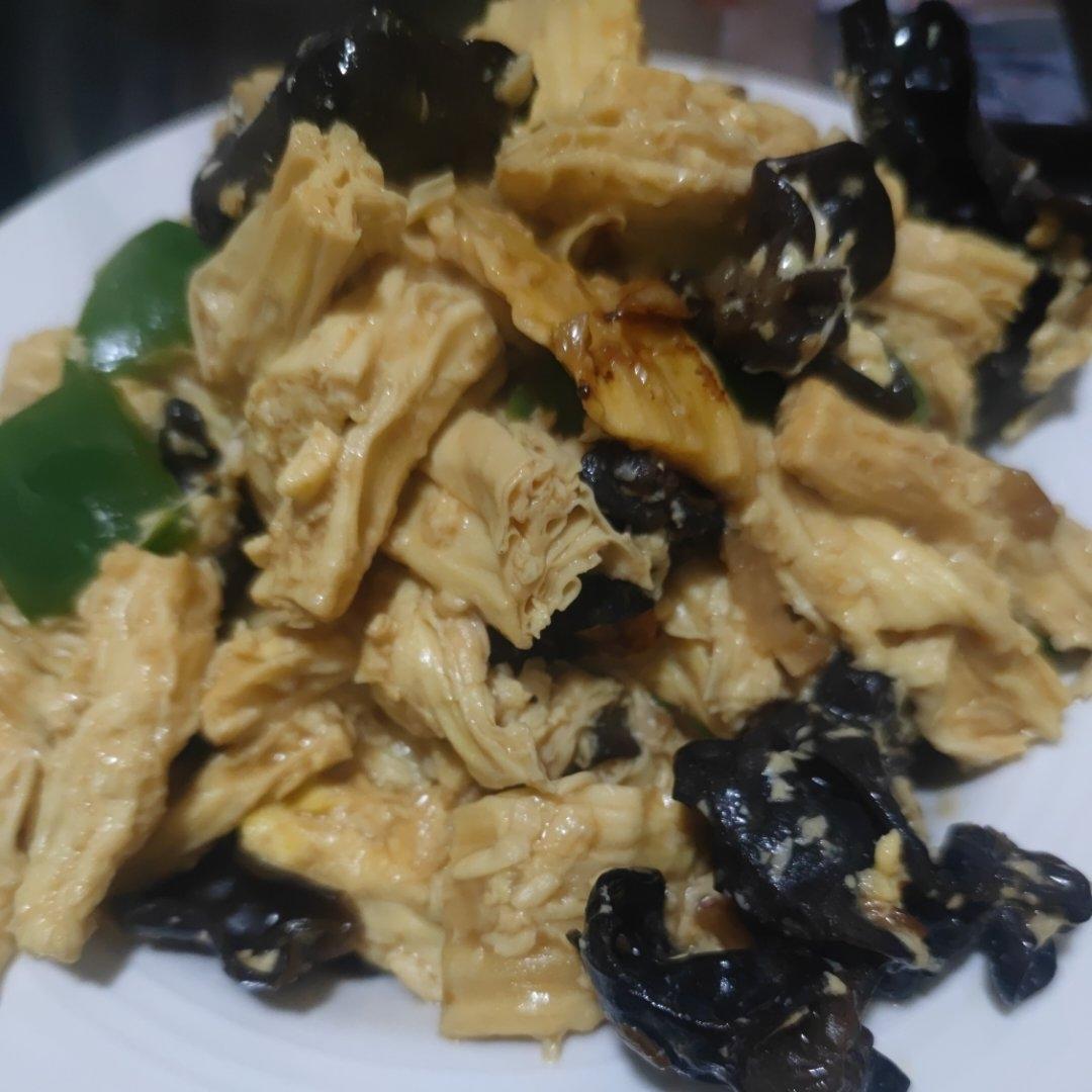 鸡蛋腐竹炒青红椒