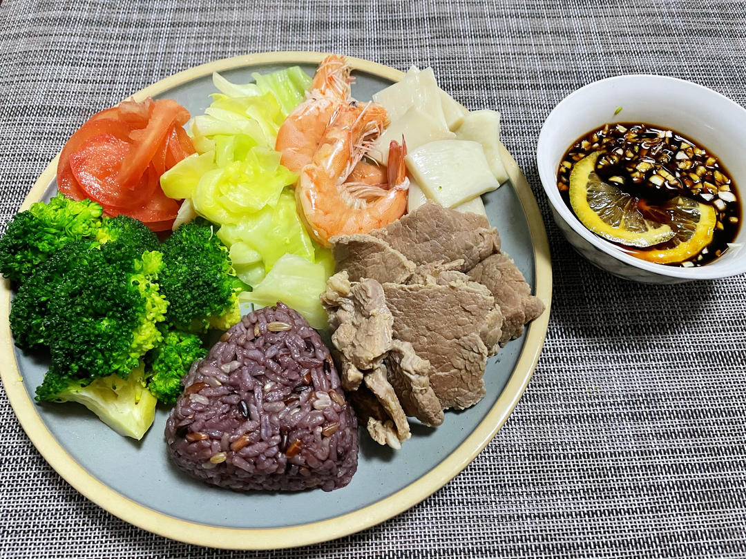 健康低脂家常菜—西兰花炒口蘑