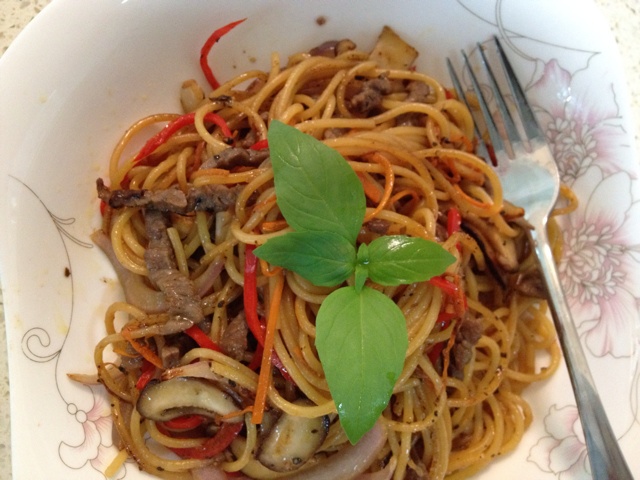 黑椒牛柳炒意面