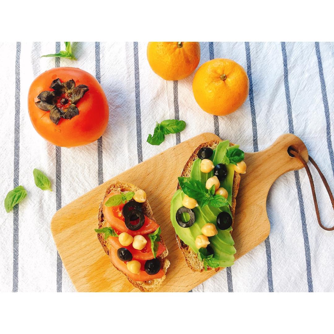 西班牙tapas之三文鱼牛油果面包 番茄牛油果面包