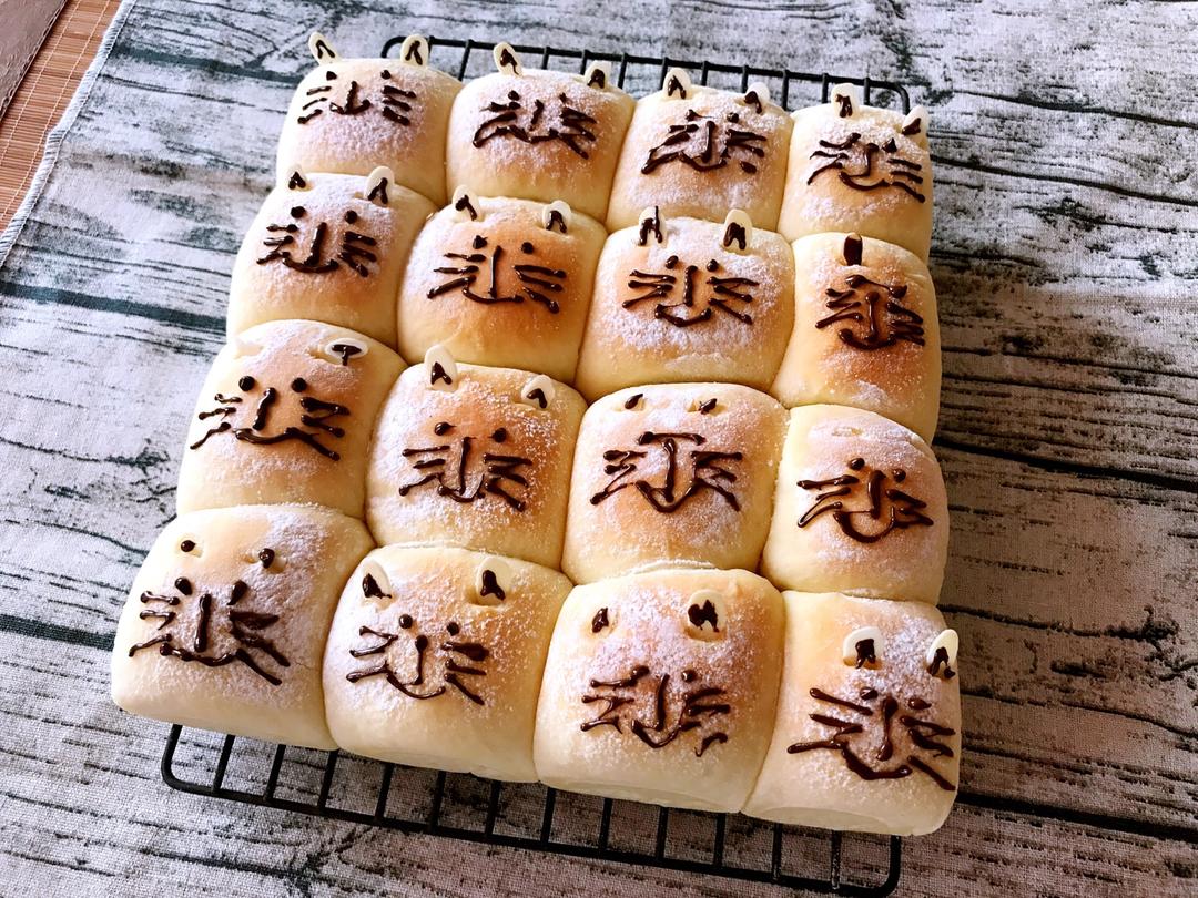 挤挤小面包--跟风搓面团
