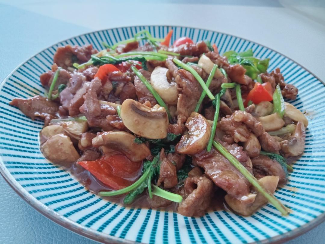 口蘑炒肉，下饭超无敌