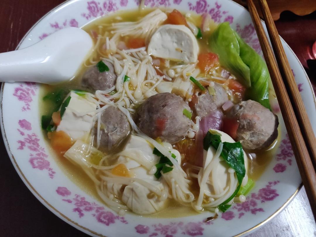 番茄杂蔬肉丸汤-微微酸辣好吃又好喝