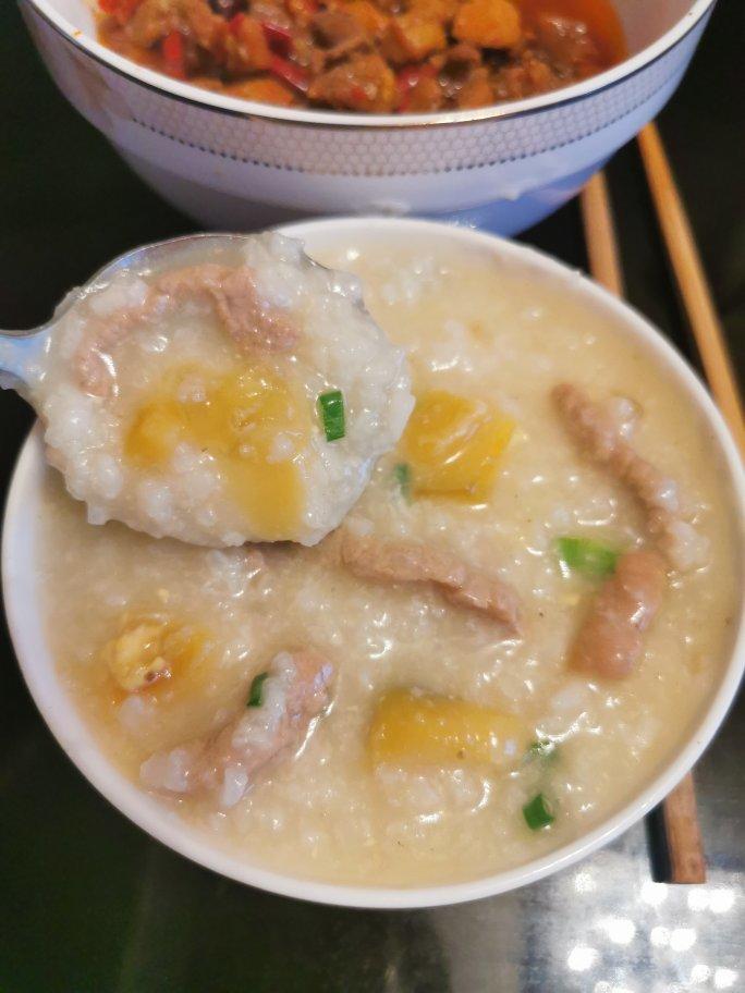 妈妈👩教我做的皮蛋瘦肉粥🥣简单快捷美味😋