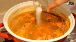 泰式冬阴功汤和如何处理大虾【米二乔的七味厨房第10集】的做法 步骤7