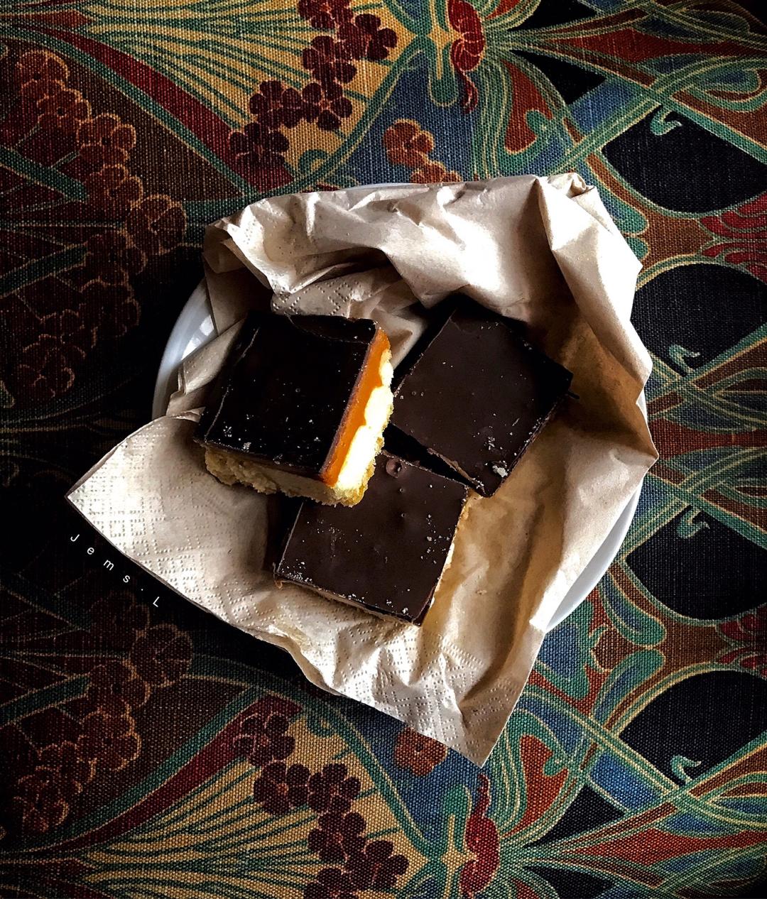 焦糖巧克力奶油酥饼 Caramel & Choc Shortbread