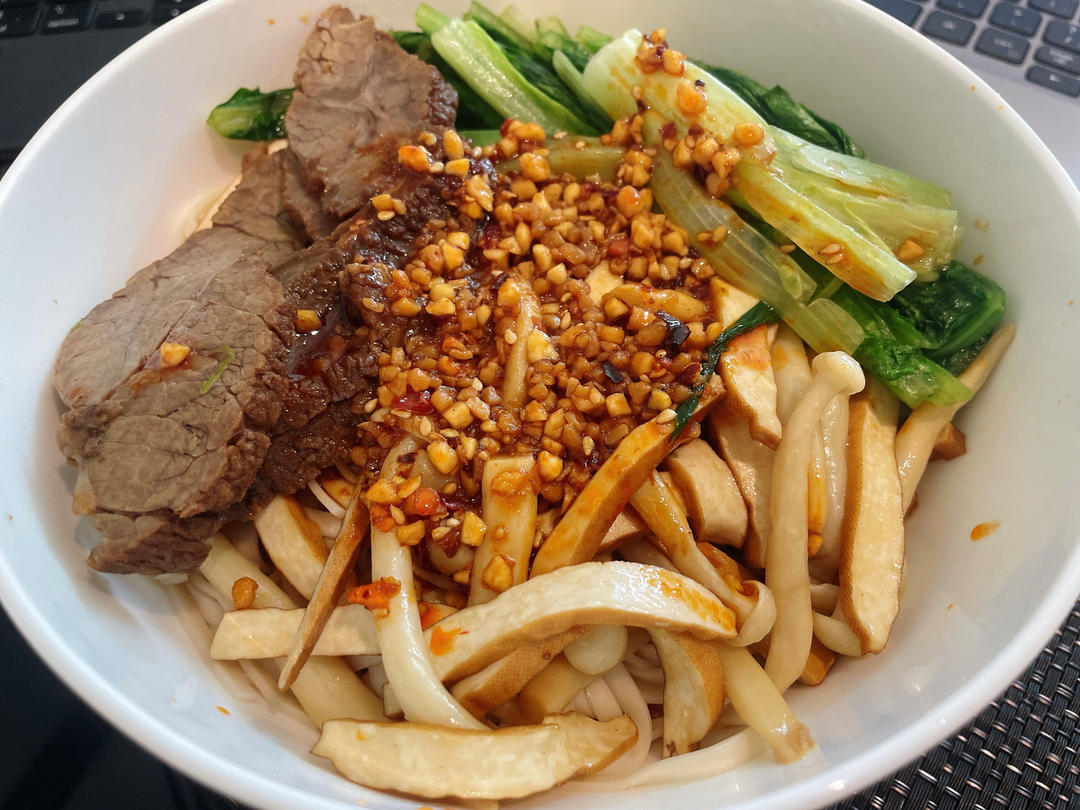 简简单单的一碗蚝油拌面🍜能让你好吃到舔碗