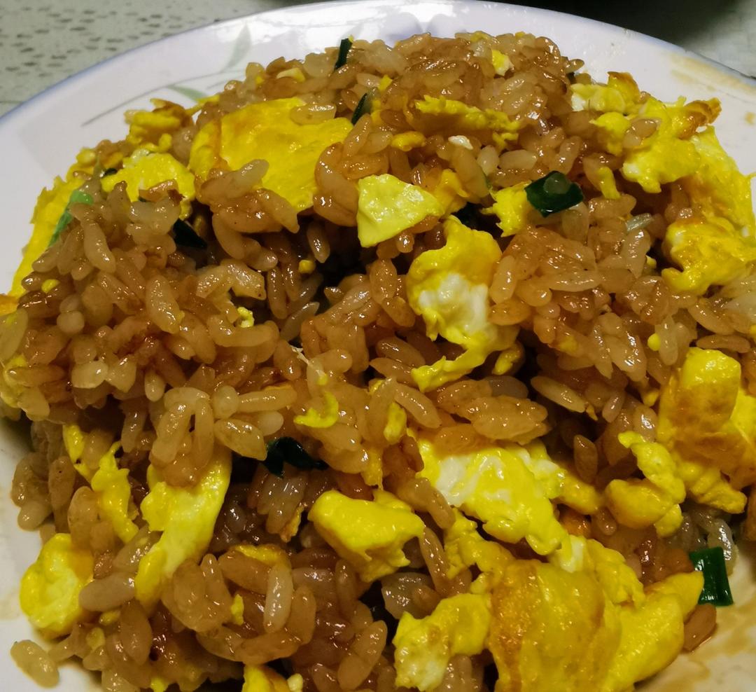 好吃到舔盘的酱油炒饭！