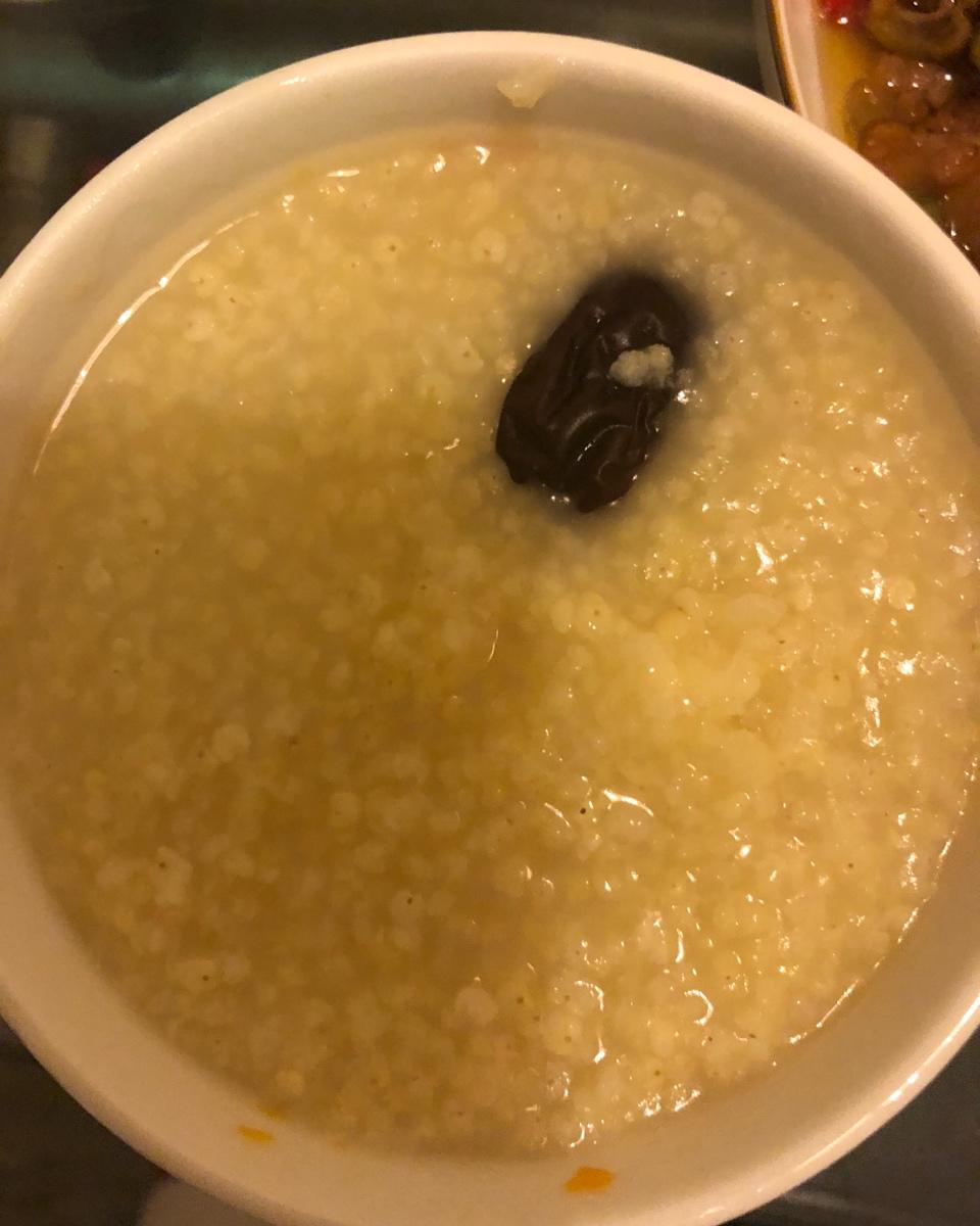 我不是涵涵666做的小米红枣粥